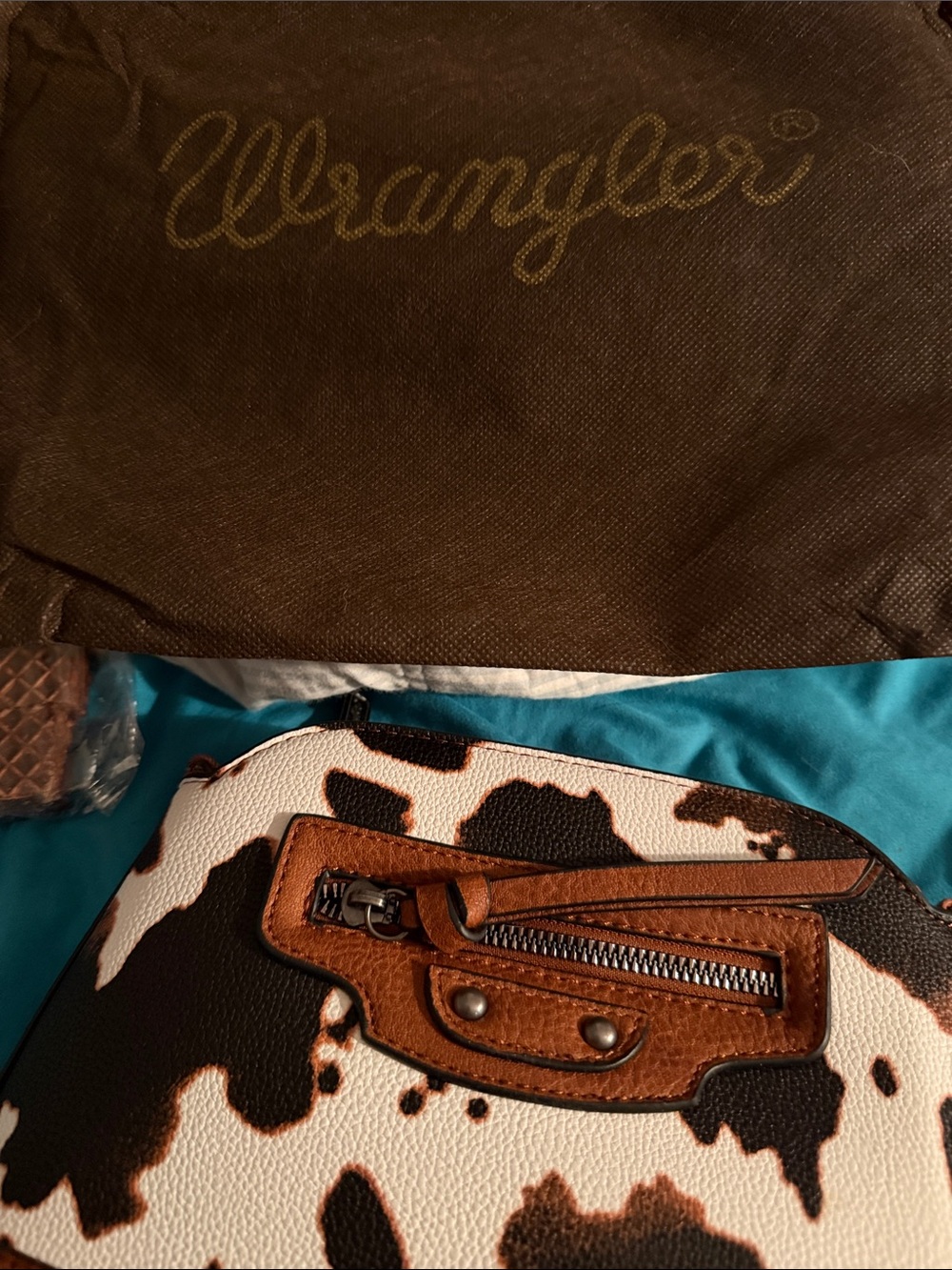 NWT Wrangler Brown & White Cow Print Crossbody Bag 10 x 7.5” x 3 cow strap - Picture 7 of 7